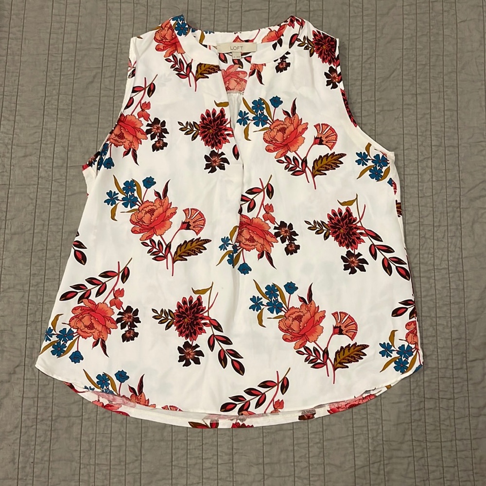 NWOT - LOFT (M) - Sleeveless Red Floral Blouse